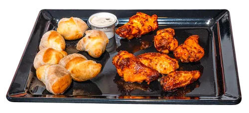 6 marinierte Chicken Wings mit Pizzabrötchen